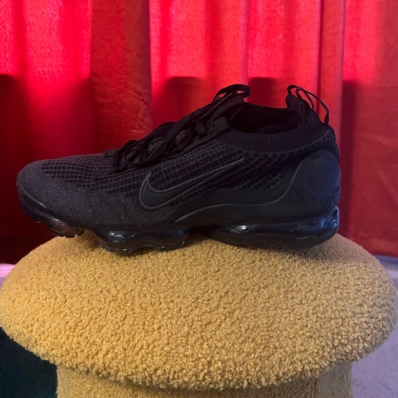 SOLD - Nike Vapormax 2021 - Triple Black - Size 9M - Picture 1 of 8